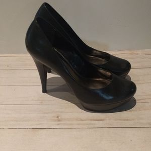 🍀 Beautiful genuine leather heels by Guess